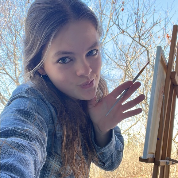 Meet your Posher, Kaleigh - Picture 3 of 3